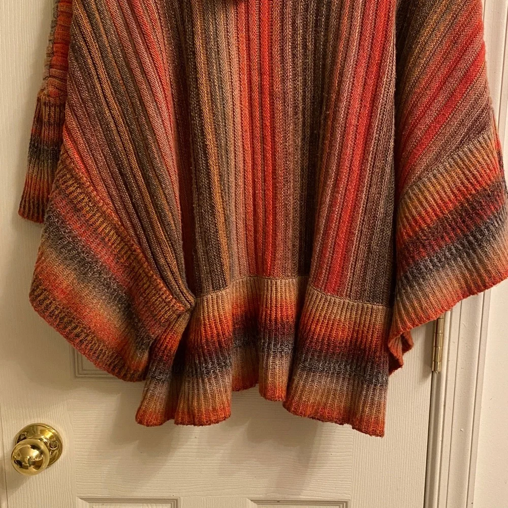 Dor Dor Elegant Multicolor Striped Women's Poncho - Picture 2 of 7